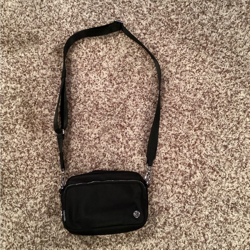 Lululemon Everywhere Crossbody Bag 2L *Metal Hardware